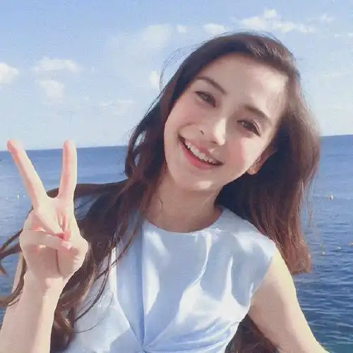 林一朋友圈封面是这张baby比耶的照片吧话说baby可是出了名的直男斩