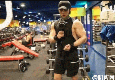 40岁张杰身材照曝光网友这肌肉太猛了吧