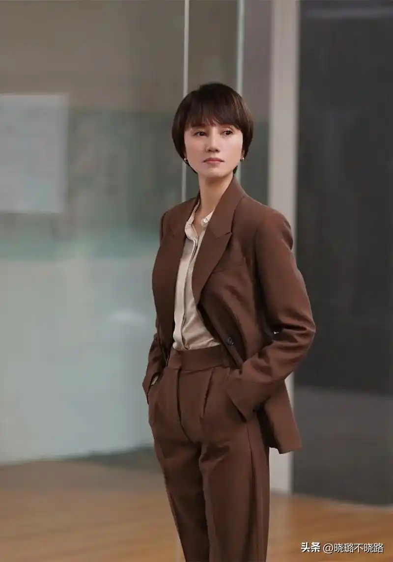 袁泉衣品很高级.#高级感 #又美又飒 #气场全开 - 抖音