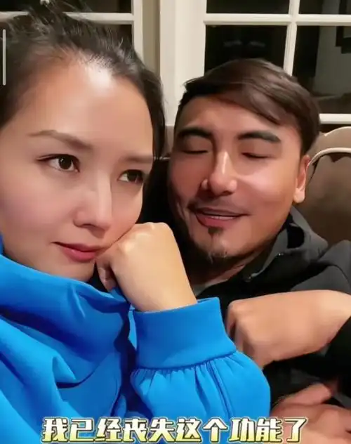 何洁被老公说又矮又胖,瞪眼反问刁磊是否嫌弃,夫妻打情骂俏好甜|高甜