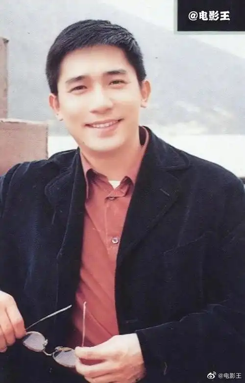 1992年的短发梁朝伟,很喜欢这个时期的他,轻熟男魅力满分