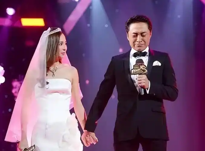 回顾吴佳尼:当初不顾父母反对,嫁大21岁马景涛,如今她还好吗?