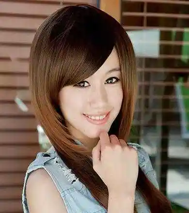 平时也好打理,离子烫效果远看像直发,近看就是漂亮的蓬松离子烫,给人