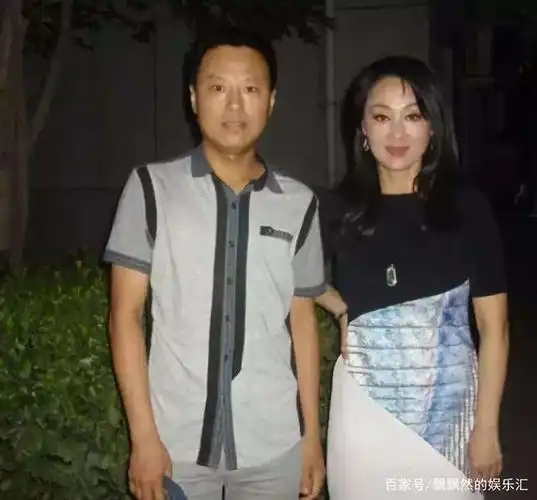 著名演员王姬爱丈夫爱子女照顾残疾智障儿子28年却愧对母亲