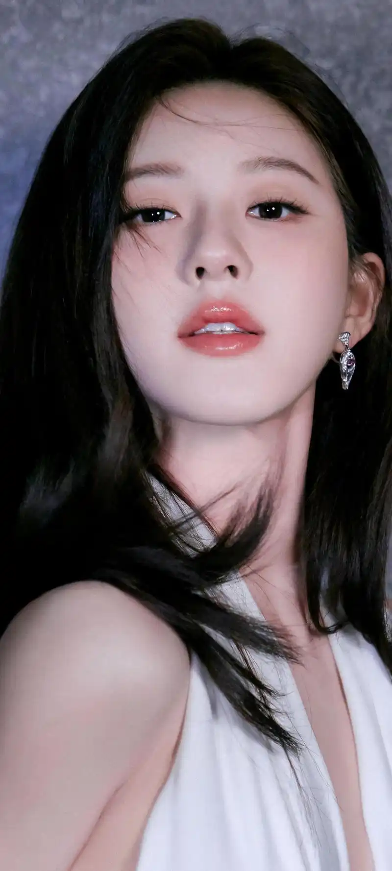 赵露思:清新脱俗,甜美可人的女神降临 赵露思以其清新脱俗的气质和