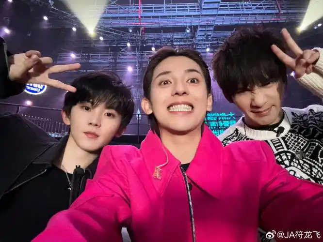 林家川马嘉祺姜珮瑶合照##马嘉祺灿烂的花园