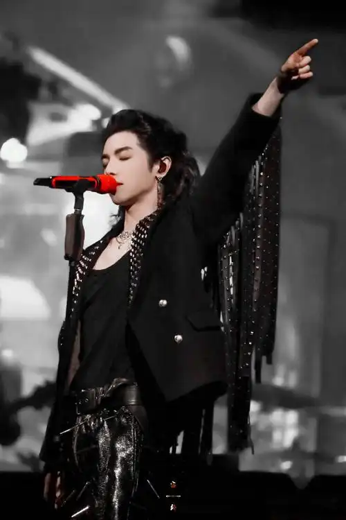 华晨宇我们终于要一起看日出了##2024华晨宇火星演唱会