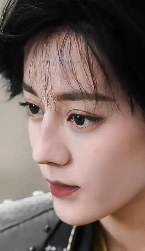 迪丽热巴短发好有少年感#迪丽热巴《与君初相识》纪云禾短发造型满满