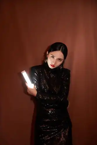 刘惜君化身金发爱斯基摩人主唱 硬地之美限定演出正式预售