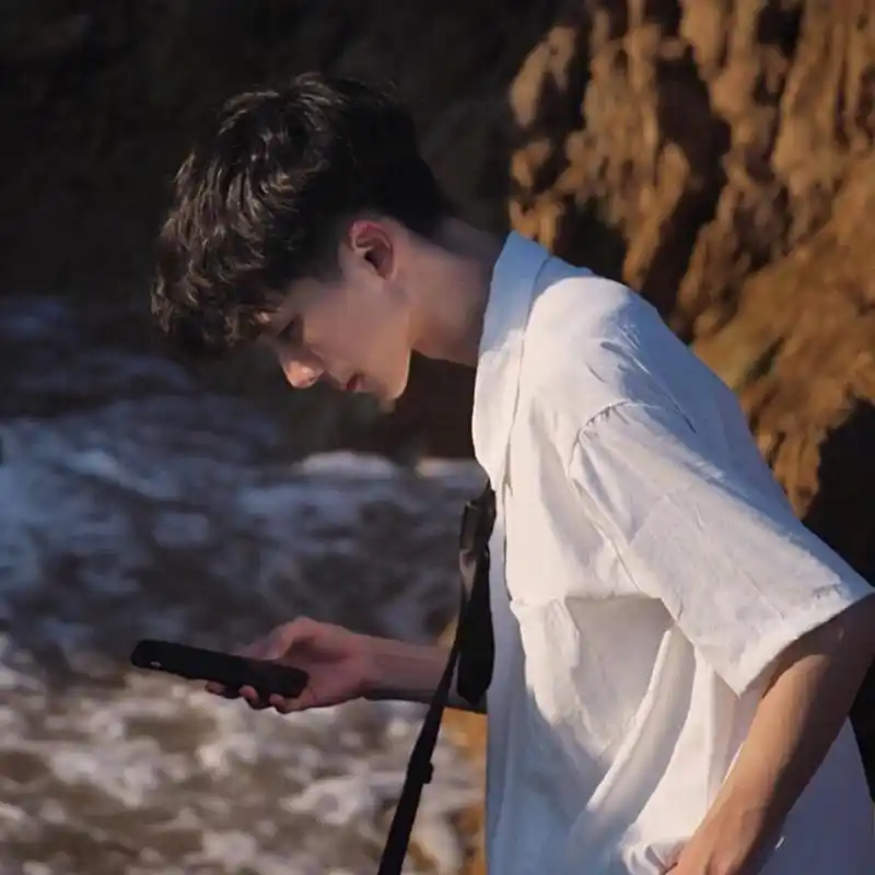 qq帅气干净男生头像