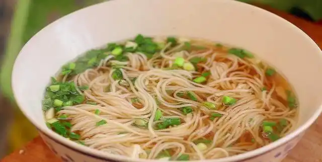 白米饭用称,稀饭一两票换一汤勺.馒头二两票一个.还有包子,要三两票.