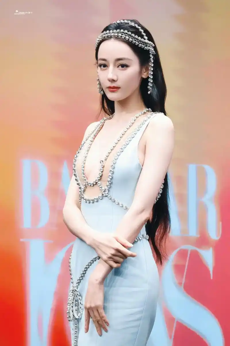 她总是给我惊喜.#迪丽热巴 出水的美人鱼 - 抖音