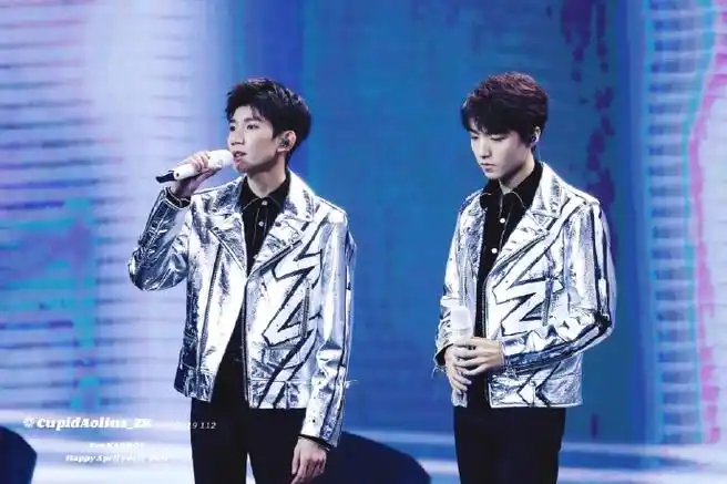 凯源超话  383036303637#愚人节站姐团建#  393833