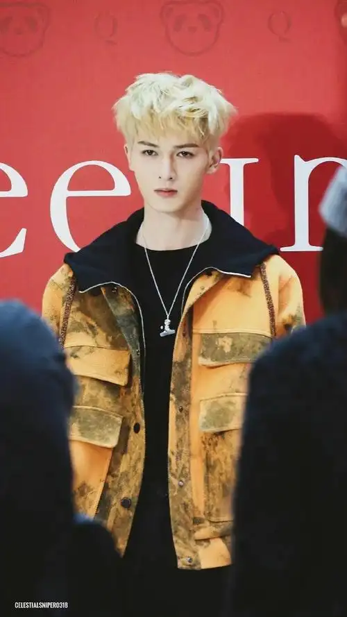 朱正廷金发氛围感#金色短发的朱正廷也太好看了吧,怎么会那么有肺围