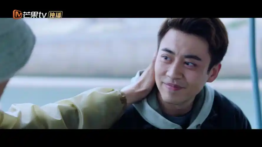 《阳光之下》彭冠英表演赏析