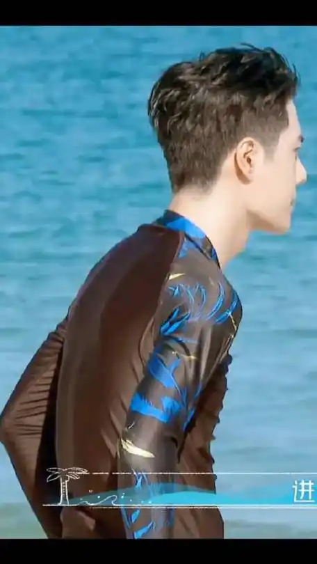 王一博跳舞的核心力量那么强八块腹肌应该没问题吧@uniq-王一博#内娱