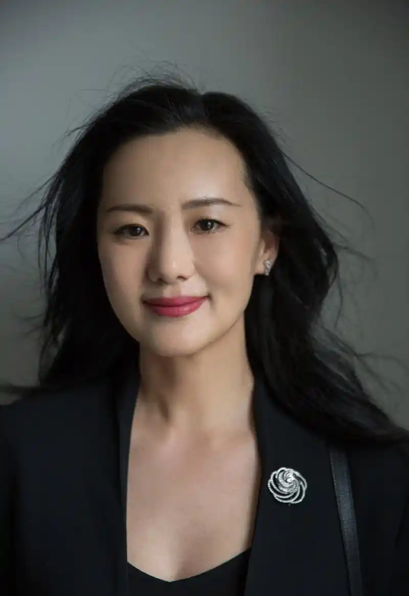 气质优雅,韵味十足——演员咏梅