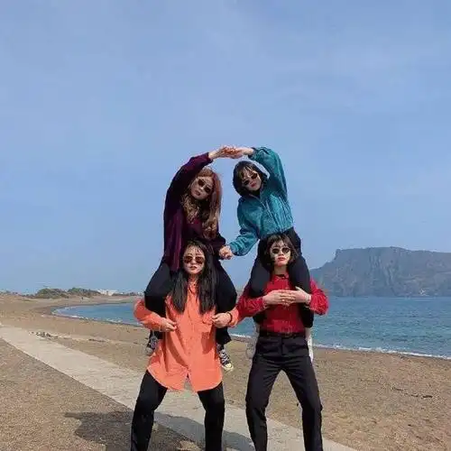 多人拍照不要慌,闺蜜pose学起来,感情深也能"拍"出来