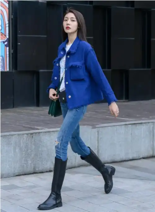 小知识:蓝色衣服配什么颜色裤子(简约大气的4种搭配方式)-图6