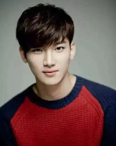 二十几岁青年男士留这些发型, 帅了一脸!