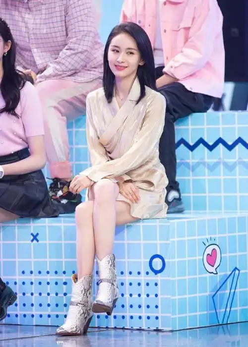 王子文长发亮相《快乐大本营》,短发妖精秒变优雅女神,真的爱了