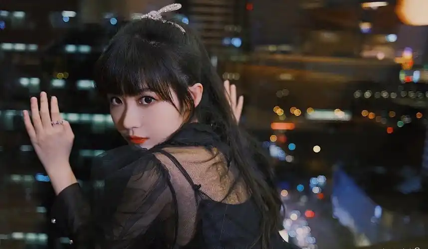 赖美云初夏连衣裙自拍照图片