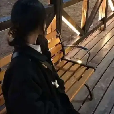 又丧又酷的头像女真人不露脸