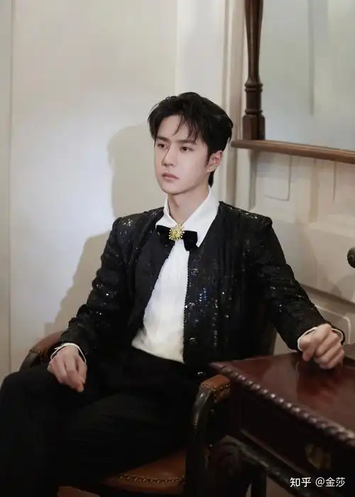 王一博首穿香奈儿超季23春夏礼服参加《智族gq》的红毯活动 - 知乎