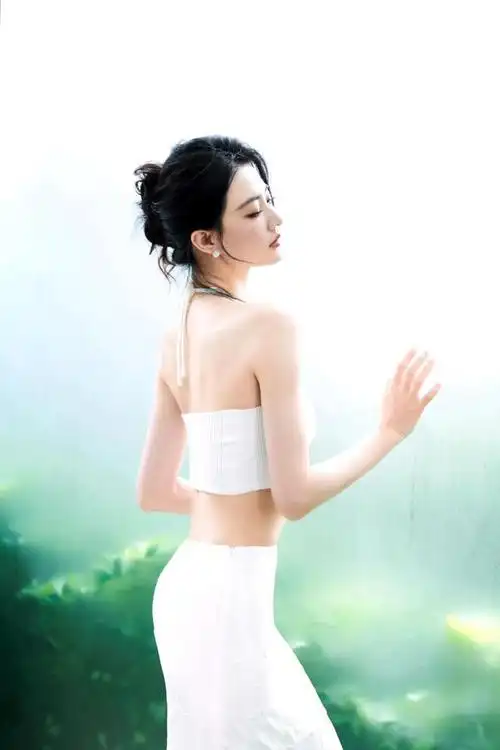 徐璐最新物料: 腰真细!还有马甲线!羡慕了!