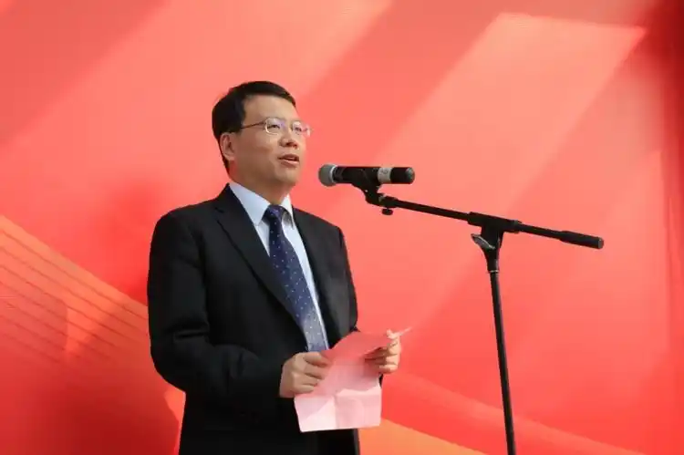 区领导苗宁礼同志主持仪式