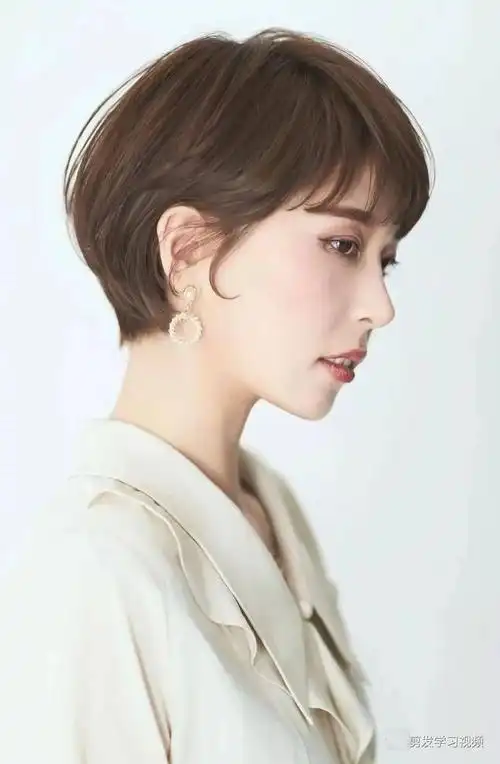最近流行什么发型精致露耳短发30款