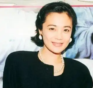 2008年,邓光荣当众羞辱郑少秋,向华强不敢惹他,3年后横死家中