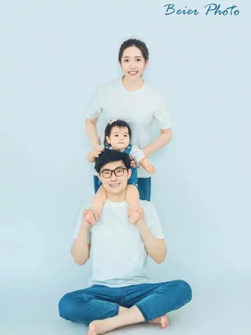 0304 525552 03幸福的三口之家~~不需要摆拍动作自然惬意