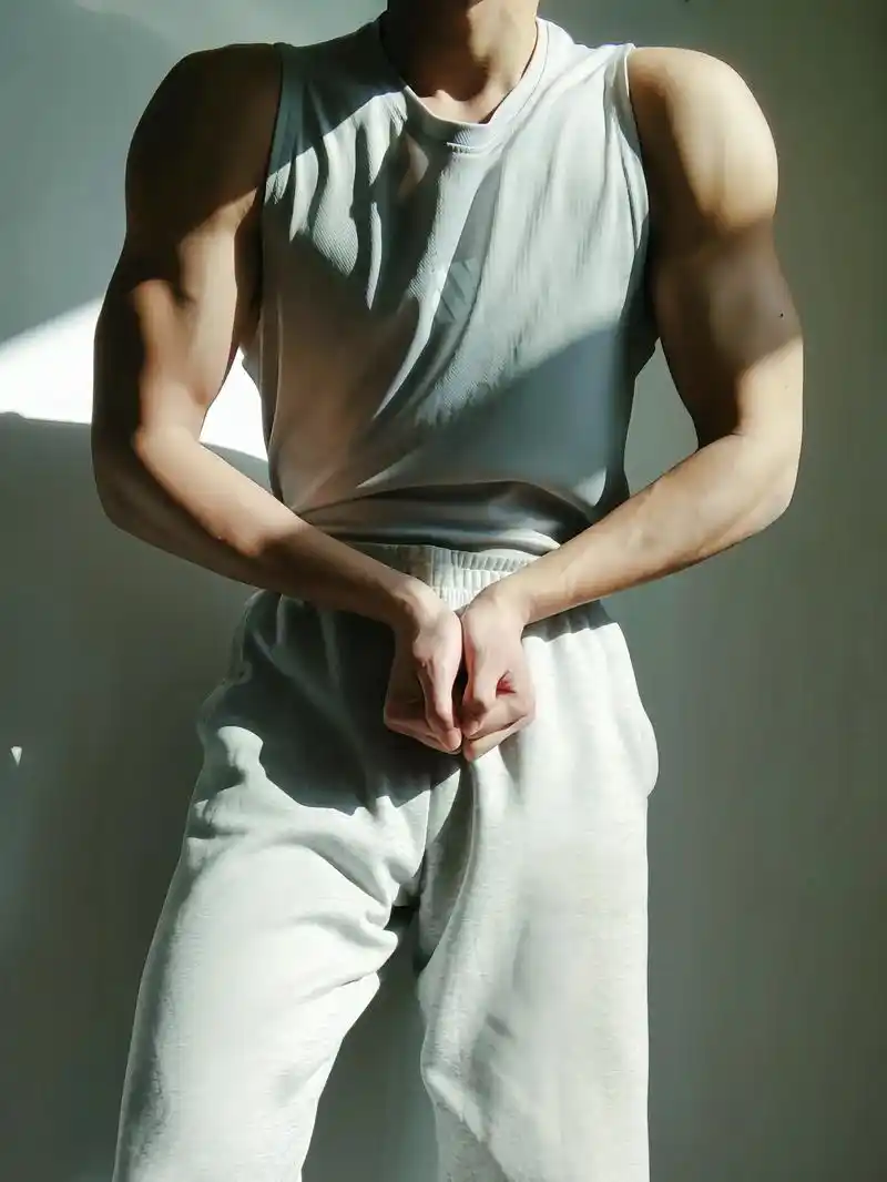 听说大家最近的奋斗目标是宽肩窄腰的男人