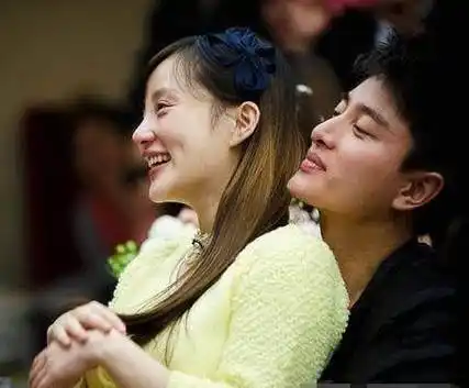 李小璐罕见生活照曝光,有四分之一俄罗斯血统的她素颜也漂亮_贾乃亮