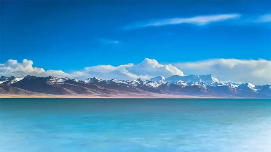 静谧清爽蓝天白云高清桌面壁纸