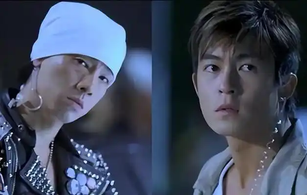 早在2005年的一部电影《头文字d》里,让陈小春与陈冠希有了第一次合作