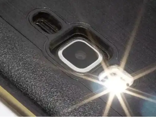 手机带有手电筒的注意了原来还藏着这个小机关我也是刚知道