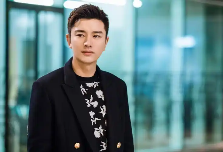 合伙)成立于2021年3月,出资额50万人民币,成立时贾乃亮的合伙份额为