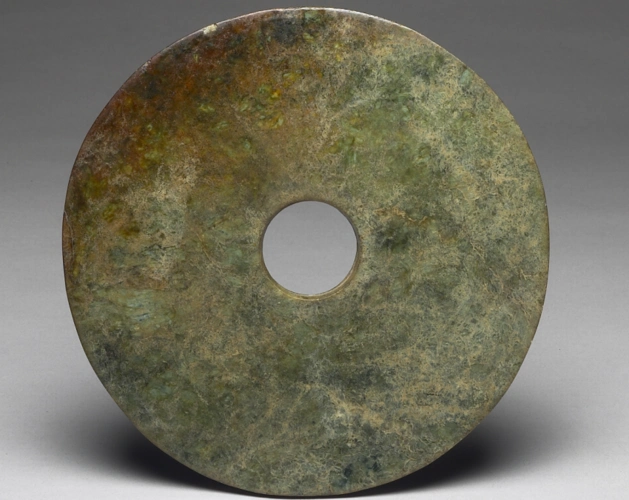 新石器时期良渚文化晚期玉璧一正面台北故宫博物院馆藏