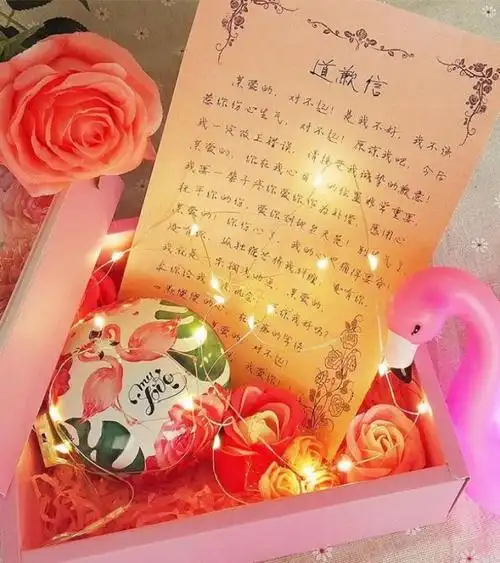 太现实,不能太便宜,一般来说,都是送红包,寓意也是人际关系的一种礼物