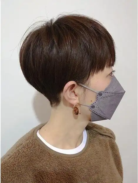 女士短发别乱剪,选这四种就对了,很美很时尚