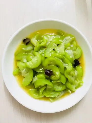 我是猪弟做的清炒丝瓜