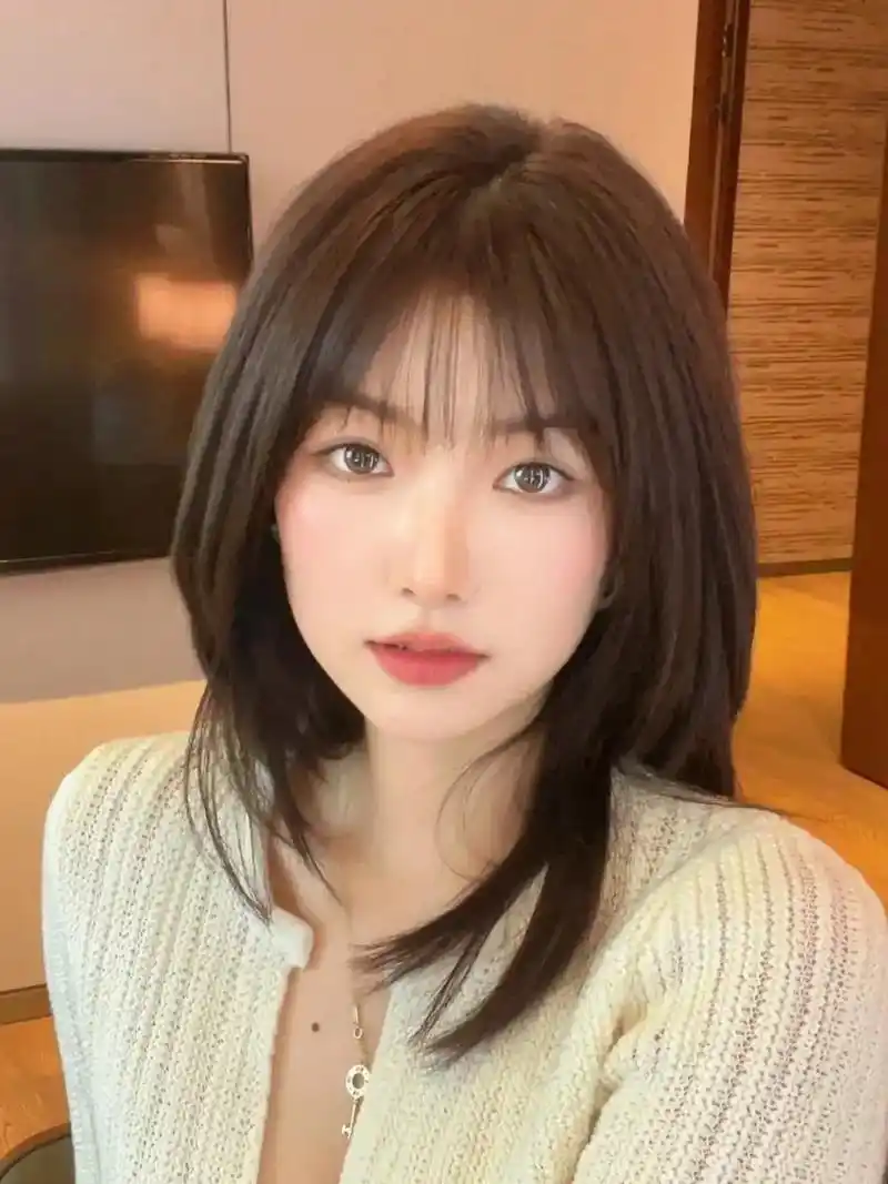 高层次中长发是一种时尚,潮流的发型,适合中长发的女生,其刘海 - 抖音