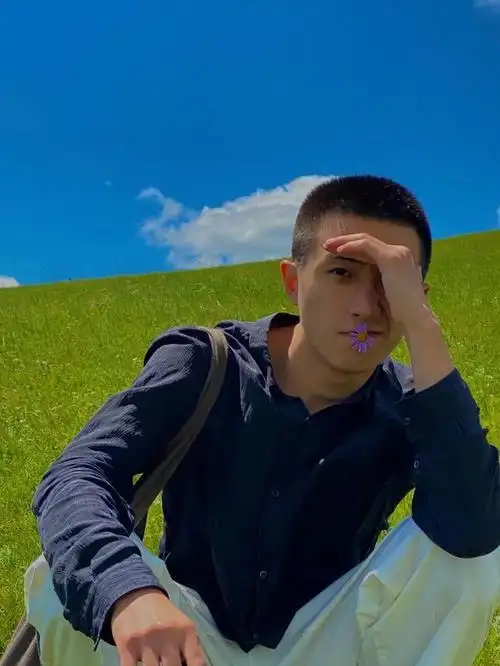 清爽干净的心动少年,这寸头和侧颜也太好看了吧!