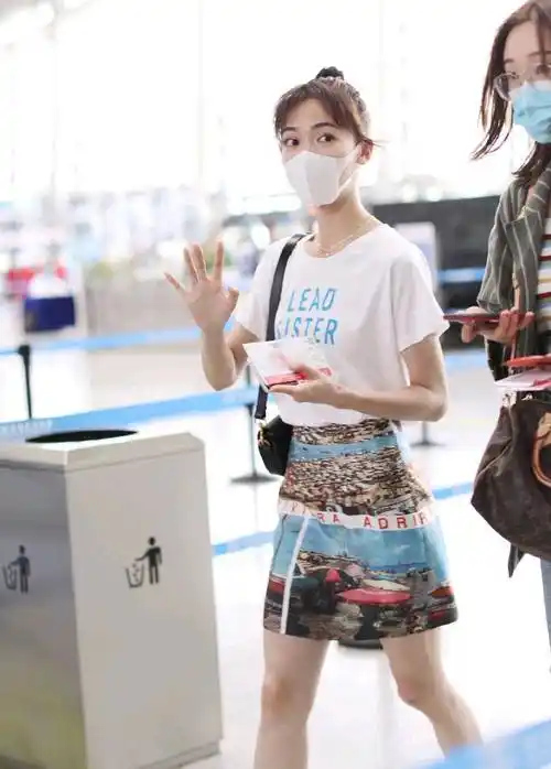 网传吴谨言的体重不到80斤,这一点许多人都相信,因为她的身材太过瘦小