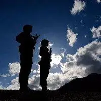 军人站岗背影微信头像超帅中国军人戍边背影图点击鼠标右键下载