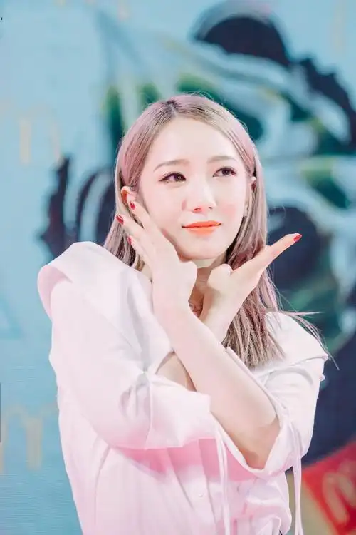 孟美岐创造101超美性感图片