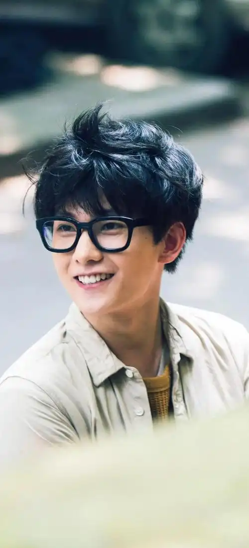 说到戴眼镜,镇宝第一个想起的就是茅十八.