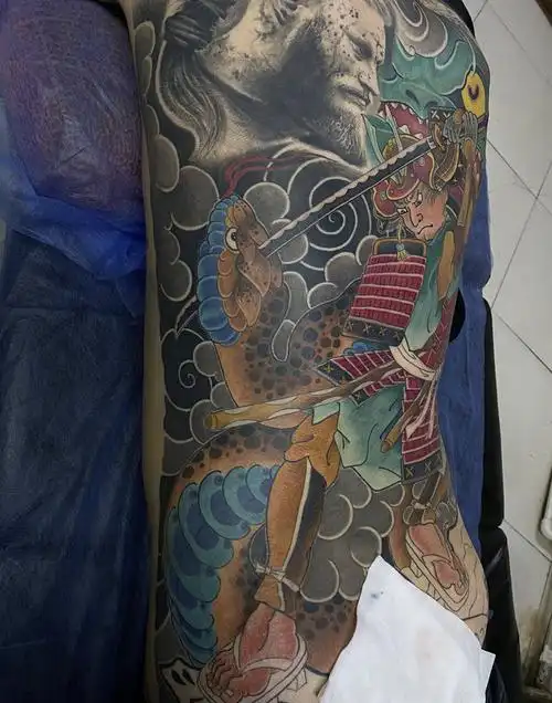 天竺德兵卫纹身图片臀部背部老传统纹身图案